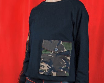 Sudadera Cerberus bordada a mano: algodón orgánico reciclado, ribete de camuflaje