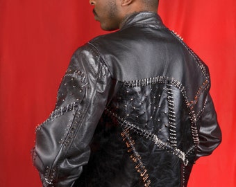 Chaqueta de cuero vintage retrabajada con parches de cuero recuperado