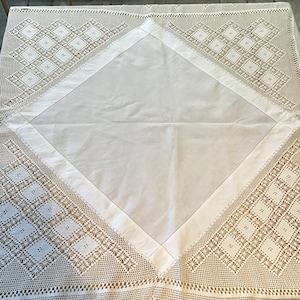 Beautiful Vintage White Linen Tablecloth With Deep Crochet Cotton Lace Border, Vintage Table Linen