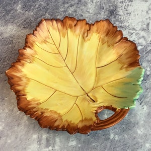 Rare Vintage 1930s Art Deco Hancock&#39;s Ivory Ware Handpainted Leaf Shape Decorative Dish