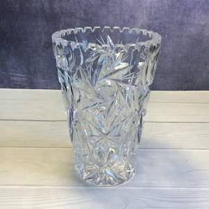 Beautiful Vintage Heavy Crystal Cut Glass Vase With Pinwheel Starburst Pattern and Saw Edge Rim