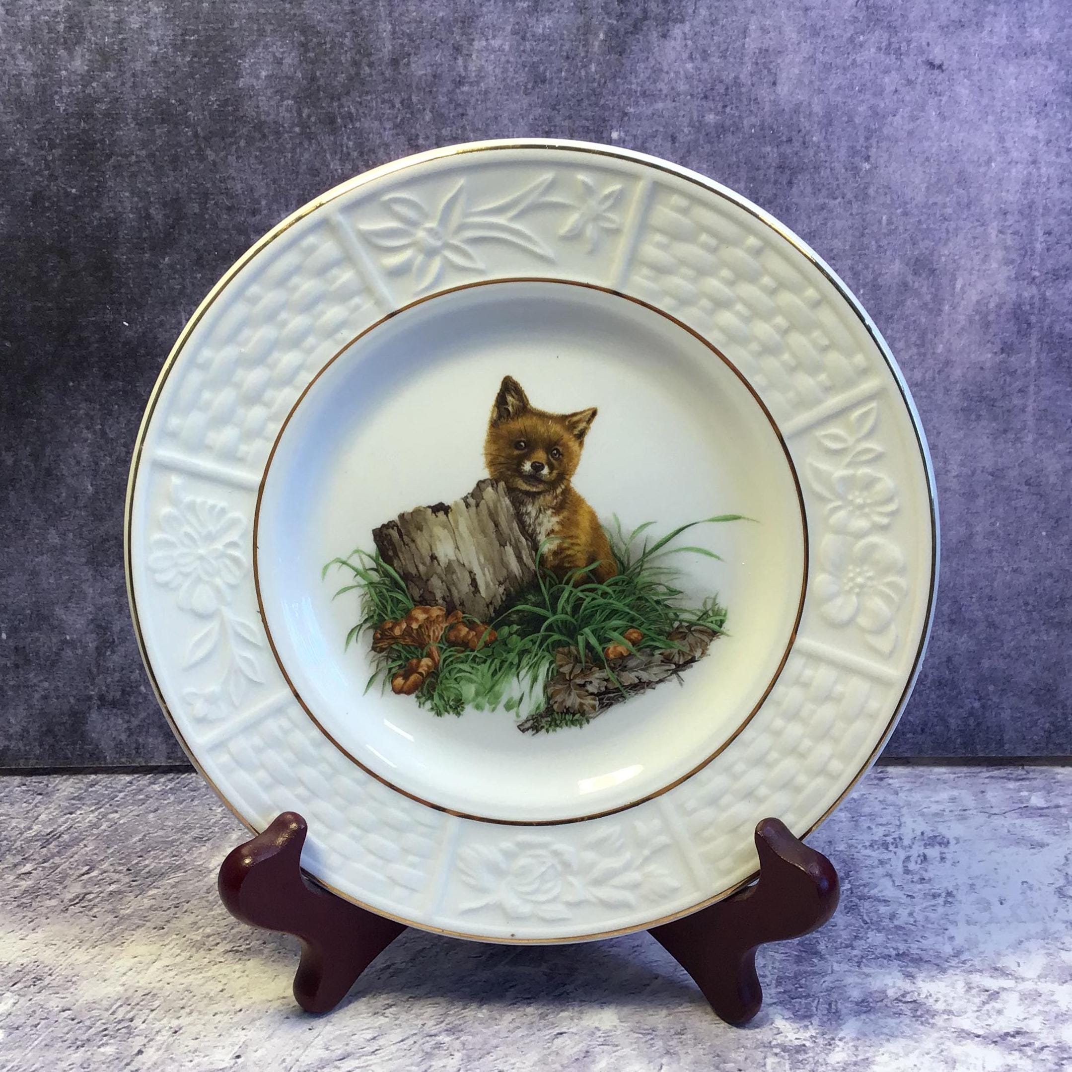 Pretty Vintage Weatherby Durability Royal Falcon Gift Ware Embossed Plate With Fox Picture