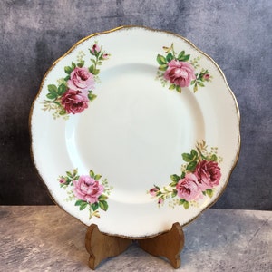 Vintage Royal Albert Bone China American Beauty 10.25 Inch Dinner Plate, Vintage Pink Roses & Gilt Plate
