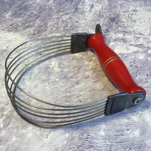 Vintage 1950s Nutbrown Pastry Blender With Red Wooden Handle, Vintage Kitchenalia, Vintage Bakeware, Primitive Farmhouse Kitchen
