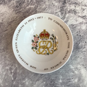 Vintage Queen Anne Bone China Commemorative Trinket Dish - Queen Elizabeth II Silver Jubilee 1952 - 1977