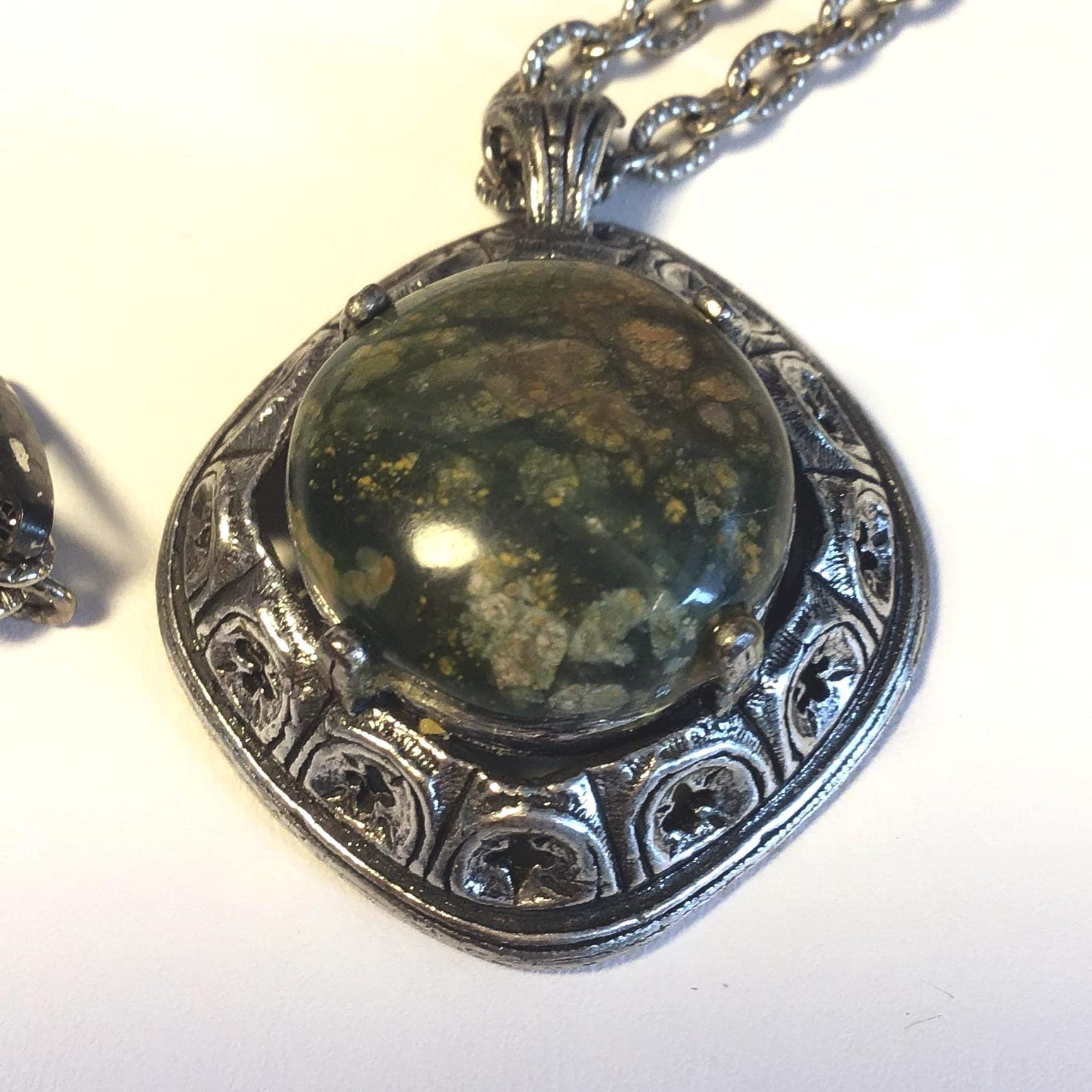 Collier Celtique Vintage En étain Et Laiton, Cabochons Roses - Miracle