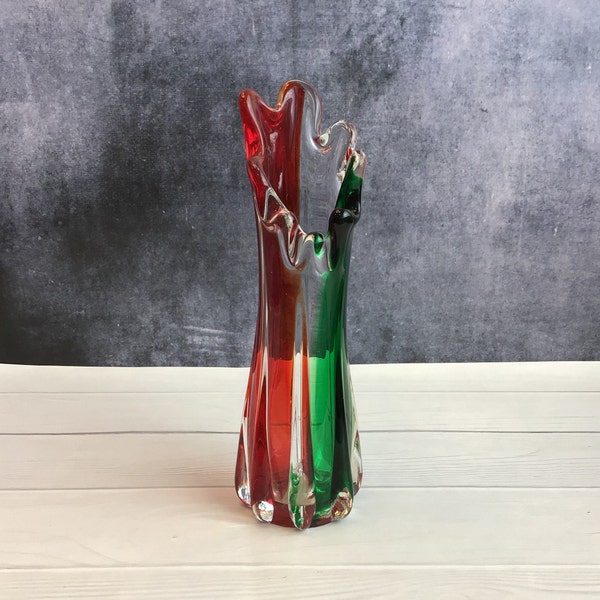 Vintage Mid Century italienische Kunst Glasvase, Rot, Grün und klar Freeform Stretch Finger Glasvase Möglicherweise Murano