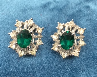 Vintage Emerald Green & Rhinestone Snowflake Cluster Clip on Earrings