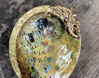 Concha de abulón con copos de oro en decoupage de «El beso» de Gustav Klimt