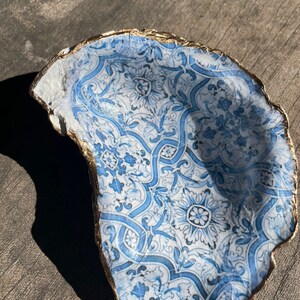 Blue and White, Azulejo, Portugal, Gift for the home, Oyster Shell Ornament, Mediterranean Decor, Shell Art, Oyster Shell, Oyster Shell Art