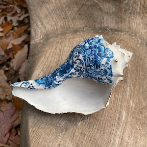 Blue and White, White and Blue, Gift for a Friend, Birthday Gift, Chinoiserie, Decoupage Shell,Decorative Ornament, Home Decor, Ornament