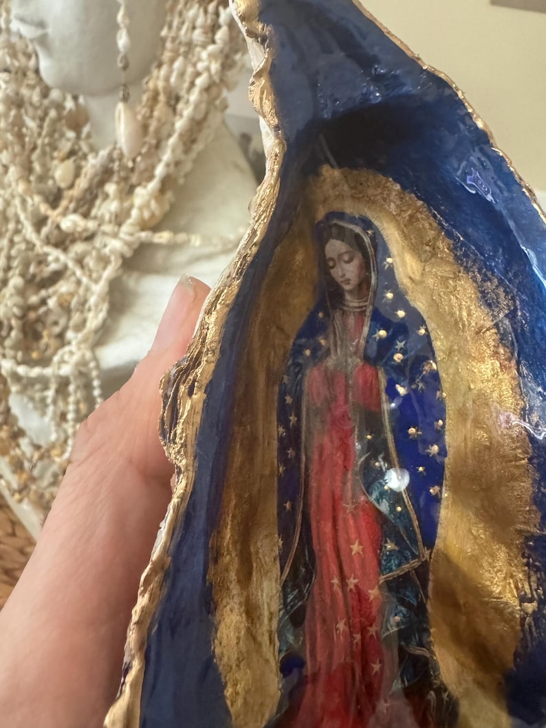 Virgin Mary Shell Decoupage Oyster Shell Trinket Dish: Virgin Mary De Guadalupe, Gold ...