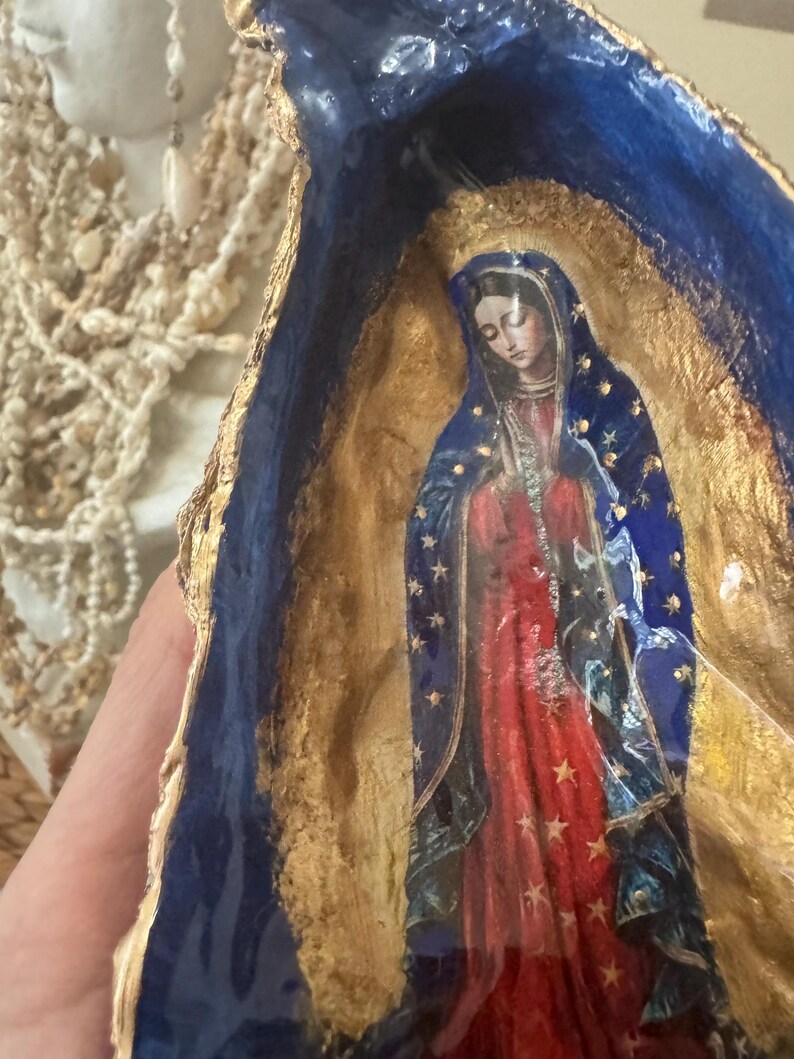 Virgin Mary Shell Decoupage Oyster Shell Trinket Dish: Virgin Mary De Guadalupe, Gold ...