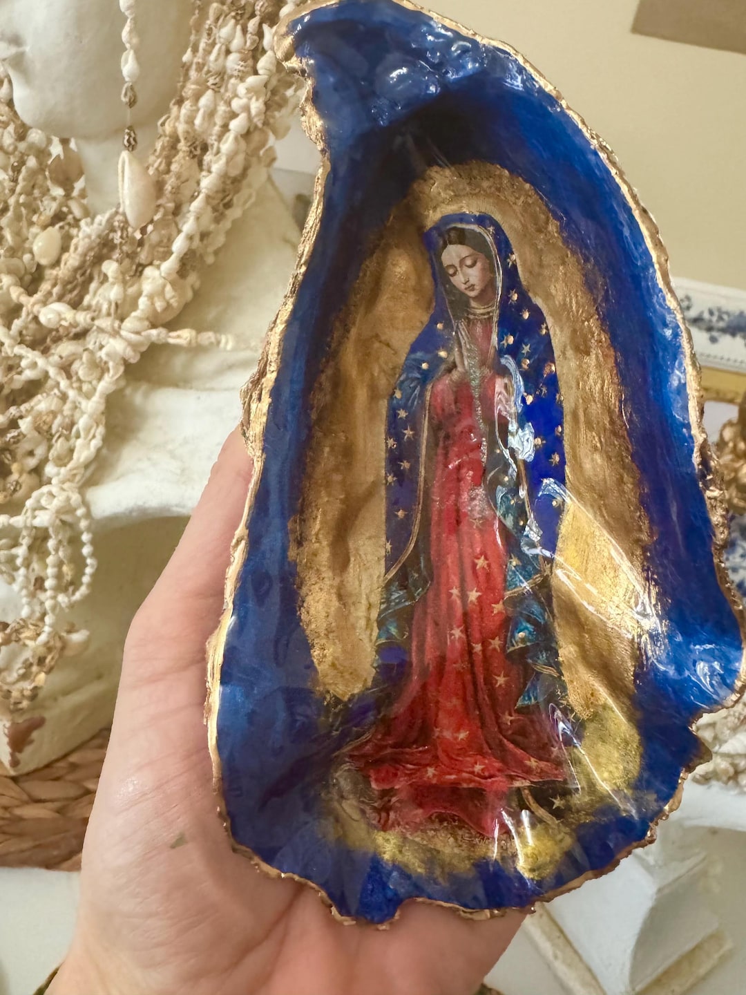 Virgin Mary Shell Decoupage Oyster Shell Trinket Dish: Virgin Mary De Guadalupe, Gold ...