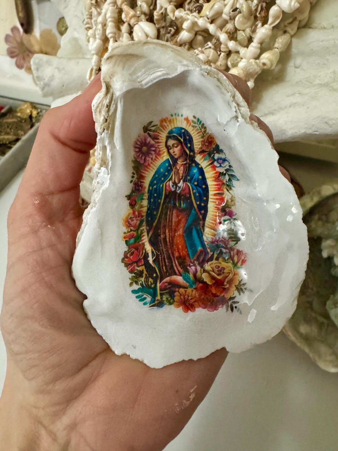 Virgin Mary Shell Decoupage Oyster Shell Trinket Dish: Virgin Mary De Guadalupe, Gold ...