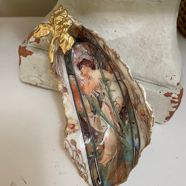 Oyster Trinket Dish, decoupage Shell, Mucha, Alphonse Mucha, Art Nouveau, Birthday Gift, Gift for a Friend, Decorative Ornament, Handmade,