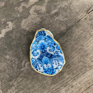 Oyster Shell Art, Floral Ornament, Blue and White, Trinket Oyster Dish, Handmade Gift for her, Ring Decoupage Dish,Home Decor, Boho Decor
