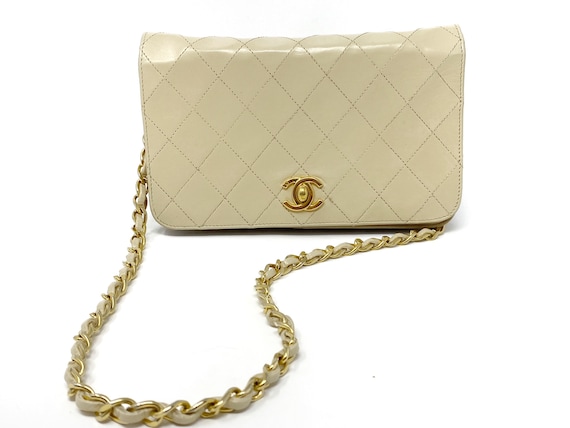 Chanel beige bag with authenticity certificate, an