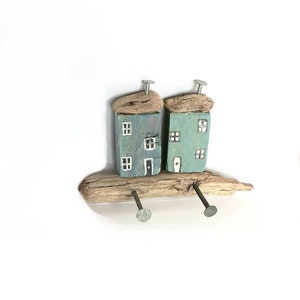 Driftwood Art - Beach Cottage House with Nail Key Holder 10cm