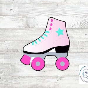 Peut inclure: Emporte-pièce en forme de patin à roulettes rose avec une étoile turquoise sur le côté. Les roues sont roses et grises.