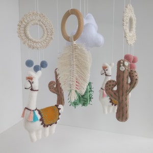Llama cactus mobile, Macrame mobile