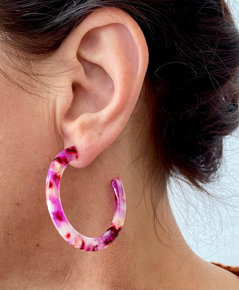 Colorful Acrylic Hoop Earrings Multicolor Tortoise Shell Resin Hoops Pink White Purple Black Lucite Earrings Large 2 Hoop Earrings Pink + White Swirl