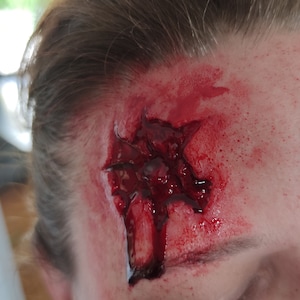 Silicone Prosthetic SFX Wound #35 (laceration wound2) | Latex-free |For movies, TV, photoshootings, Halloween and more ...|Beginner friendly