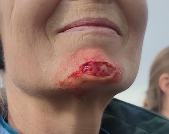 Silicone Prosthetic SFX Wound #49 (small laceration) | Latex-free |For movies, TV, photoshootings, Halloween and more ... |Beginner friendly