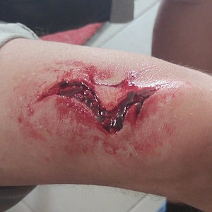 Silicone Prosthetic SFX Wound #46 (big laceration) | Latex-free | For movies, TV, photoshootings, Halloween and more ... | Beginner friendly