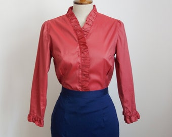 finely striped blouse 50s, bordered with ruffles