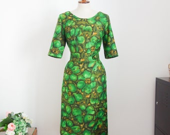 Sexy 50s dress with green floral pattern