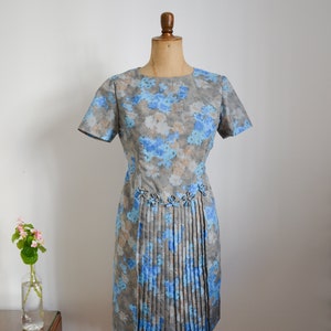 60s dress, with pleated skirt and decorated with flowers
