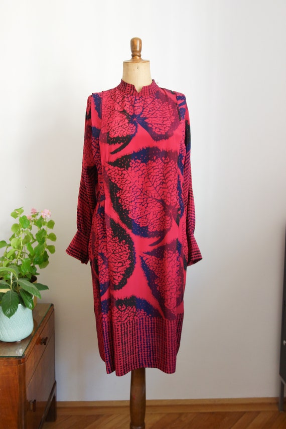 80s dress, blue fuchsia pink, leaves, classic blue