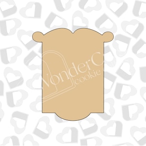 Può includere: Un tagliapasta marrone a forma di cornice rettangolare alta con parte superiore e inferiore arrotondate. Il tagliapasta ha un bordo decorato a festoni.