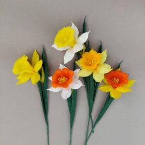Crepe paper daffodil, paper flower, single stem, Mother's day gift, wedding anniversary gift, crepe flowers, best friend gift, birthday gift