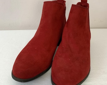 Women's Size 9 Med Faux Suede RED Ankle Boots Side Zipper Stylish SO Boots