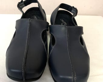 Easy Street Ladies Comfort Wave Sportster Size 8 W Navy Slingback Shoes