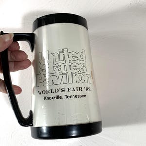 1982 WORLD&#39;S FAIR Knoxville Tennessee INSULATED Tumbler Handled Souvenir Plastic Handled Tumbler 12 fl oz