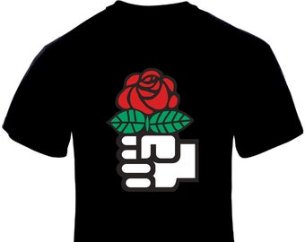 Camiseta con el símbolo socialista del puño y la rosa roja