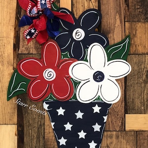 4th of July pot of flowers door hanger. Red white & blue door hanger. Summer decorations. Fourth of July decor. Memorial day decor.