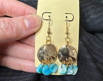 Gouden munten met turquoise chips Dangle Oorbellen