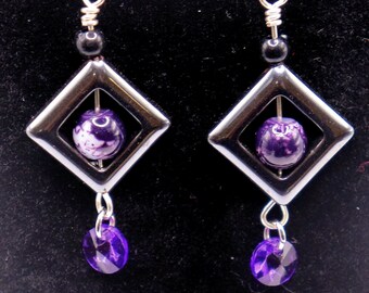 Zwarte en zilveren bengelende oorbellen