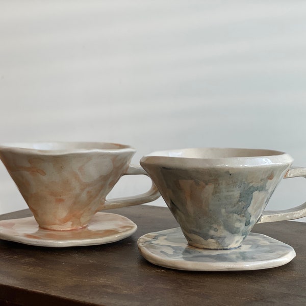 Handgemachter Keramik-Kaffeetropfer mit Aquarell-Design / Pour Over Kaffeemaschine / Tilia Studio Handgemachte Keramik