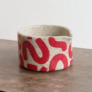 Handmade Colorful Speckled Stoneware Matcha Bowl: Bright Red Scribble Design Ceramic Chawan with Spout