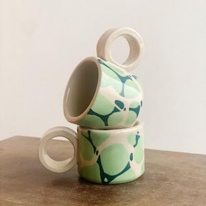 Handgemaakte espressomok van aardewerk met handvat / dubbele espressokop van aardewerk met handgeschilderd mintblauw waterontwerp / moderne espressokop