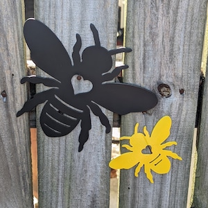 Metal Bee with Heart Sign | Honey Bee Sign | Honey Bee Garden Art | Bumble Bee Sign