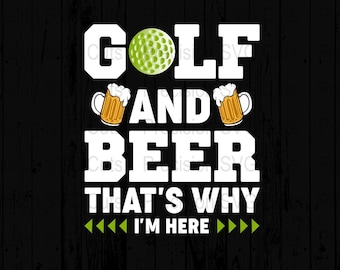 Pode incluir: Texto branco em um fundo de madeira preto que diz "Golf and Beer That's Why <<< I'm Here >>>". Uma bola de golfe e duas canecas de cerveja estão incluídas no texto.
