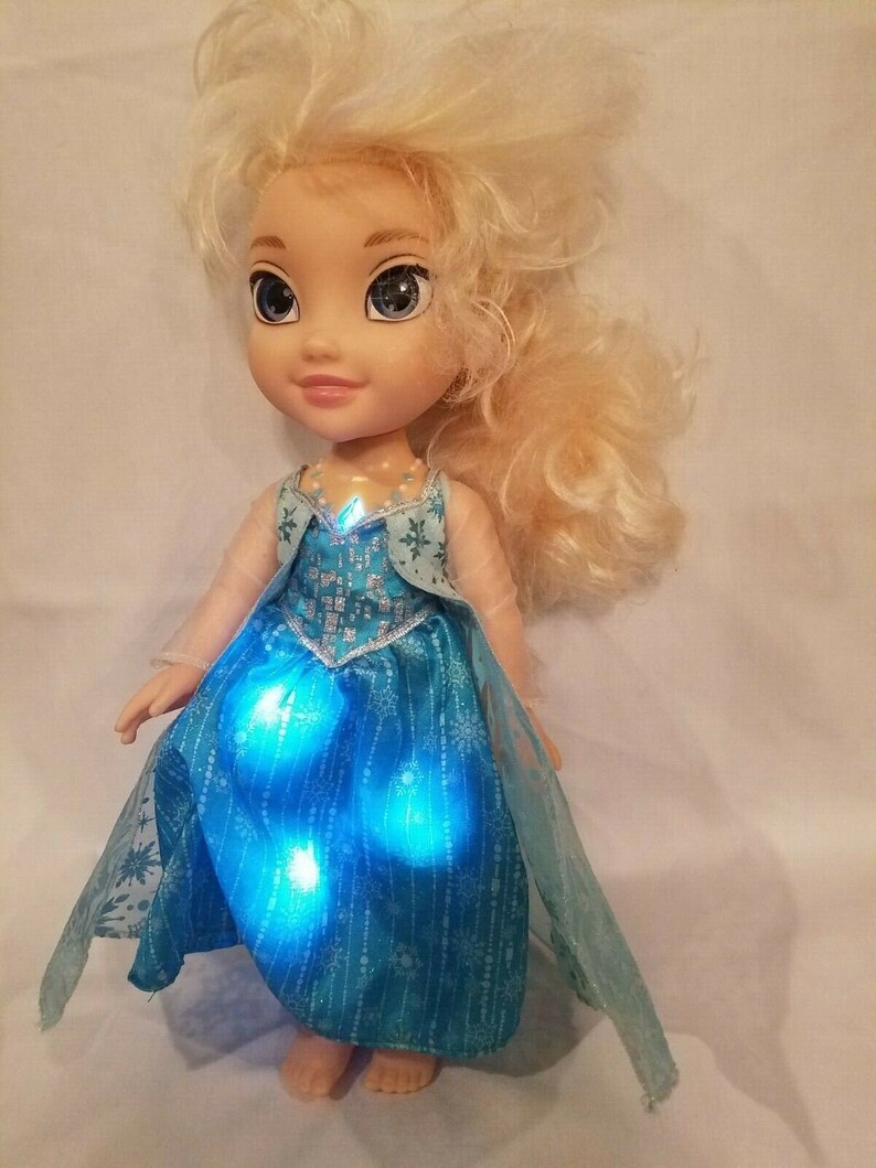 Jakks Pacific Disney Frozen 14" Talking and Singing Elsa Doll image 3