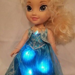 Jakks Pacific Disney Frozen 14" Talking and Singing Elsa Doll image 2