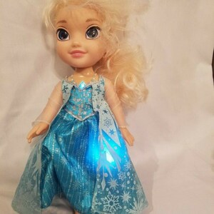 Jakks Pacific Disney Frozen 14" Talking and Singing Elsa Doll image 8